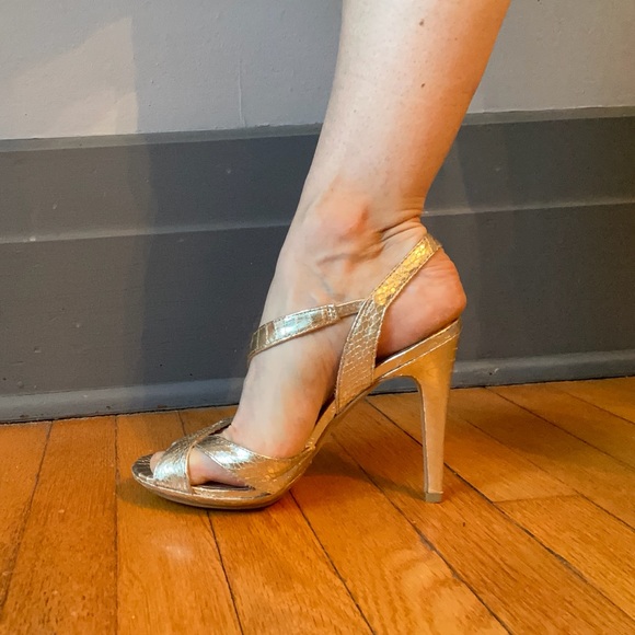 Size 7.5 Gold Snake Embossed Heels - Picture 1 of 8